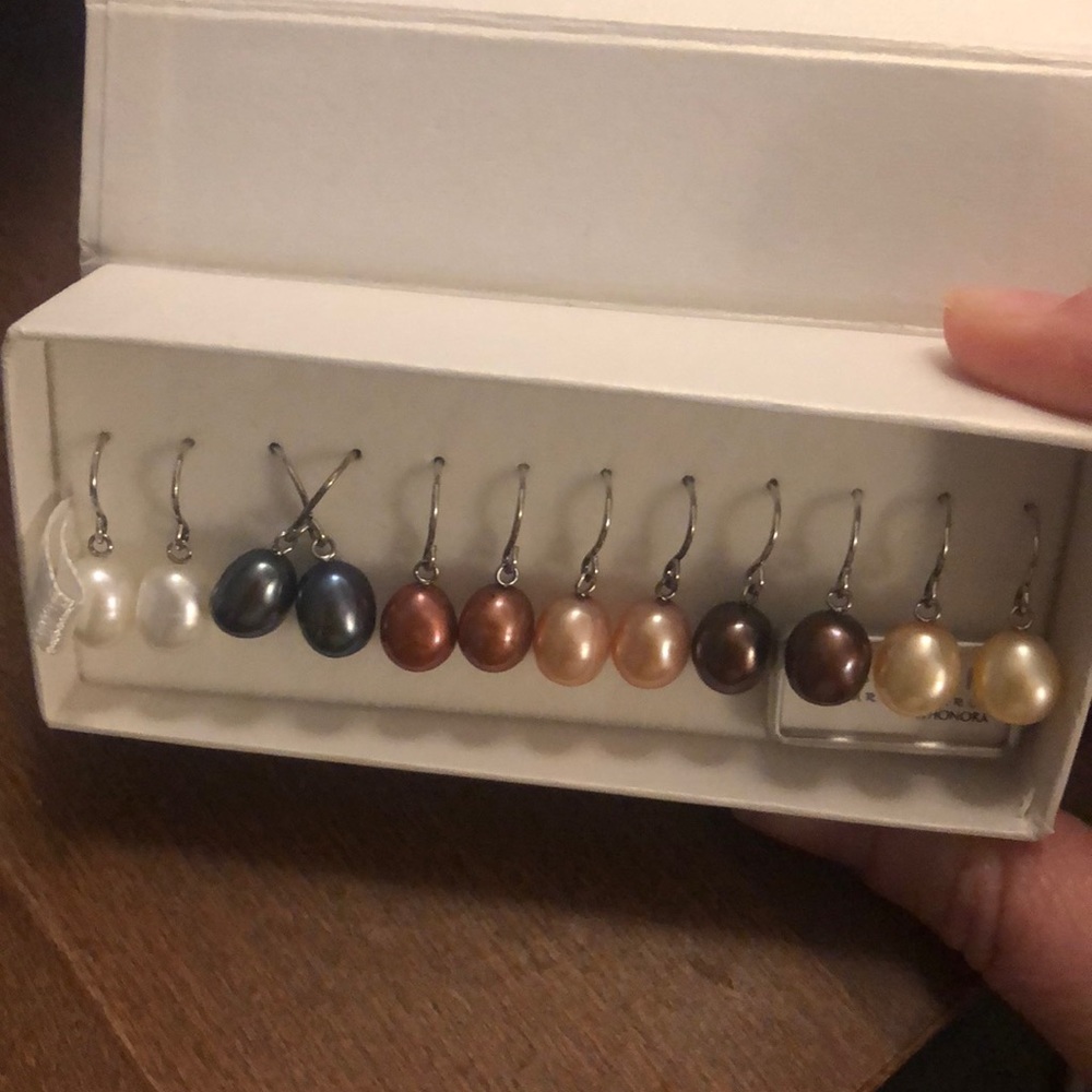 Set of pearl earrings